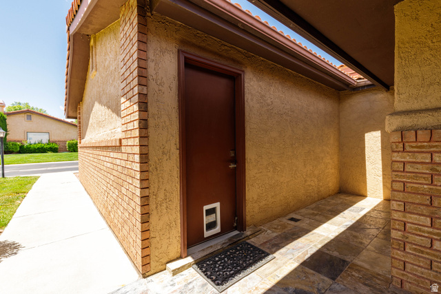 652 Ridge Rim Way St. George, UT 84770 - Photo 4 of 45