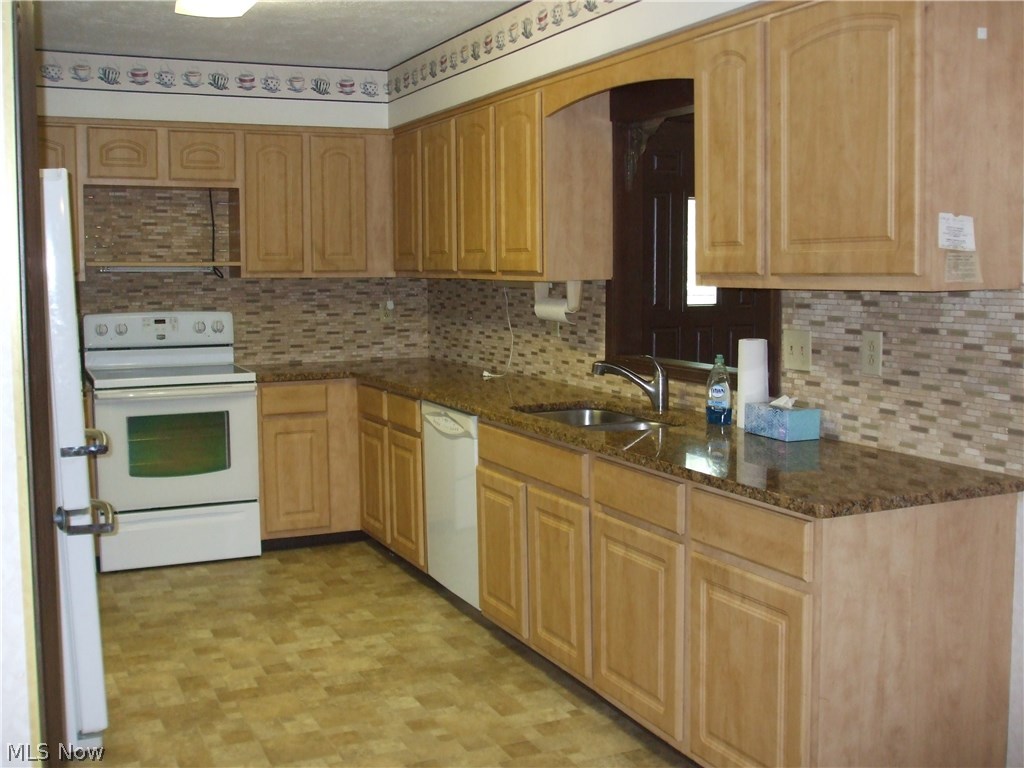 6085 Carsten Road Medina, OH 44256 - Photo 9 of 28 Gallery Image 9