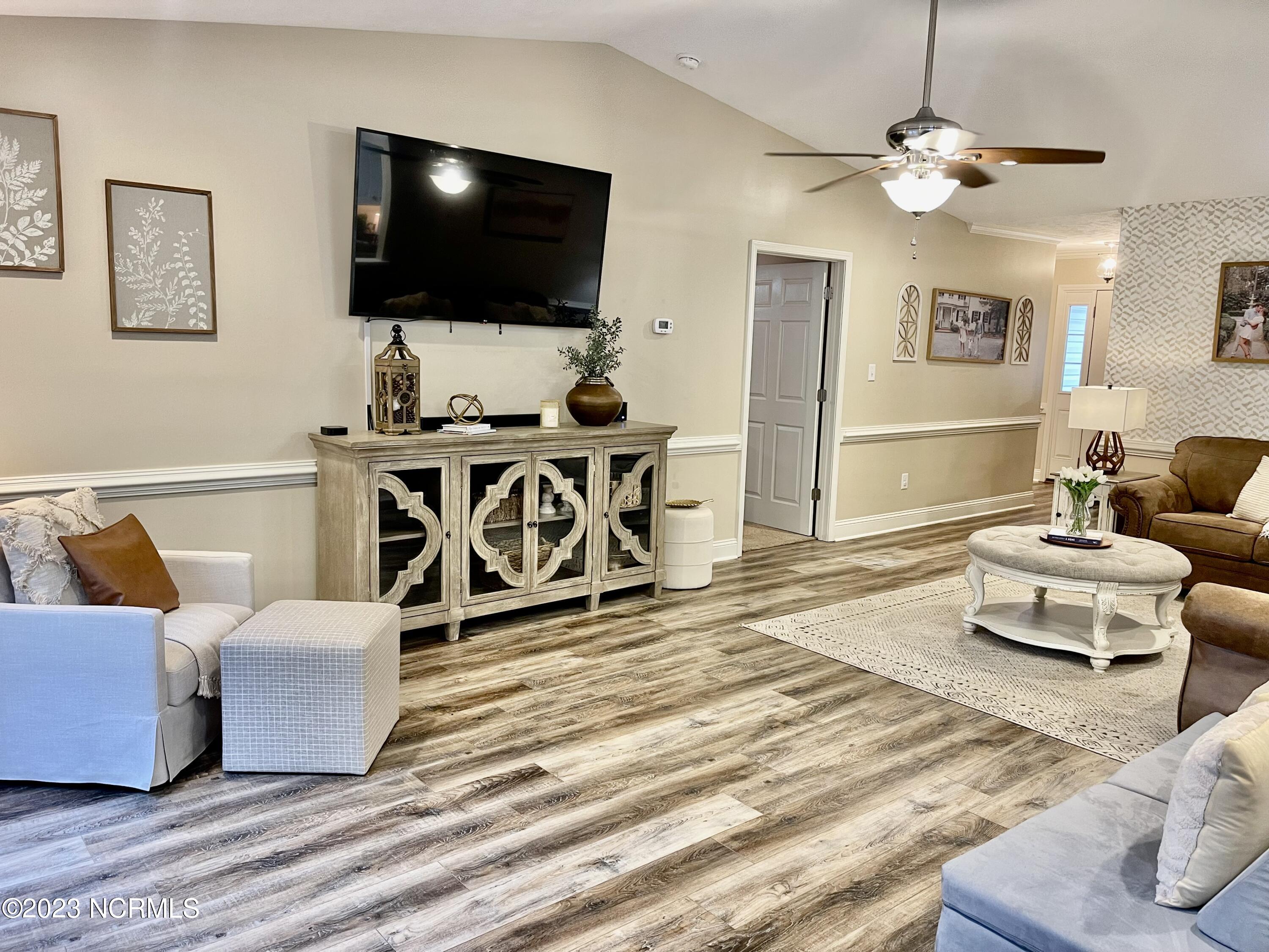 2010 Brooklyn Lane Rockingham, NC 28379 - Photo 29 of 47 Family room