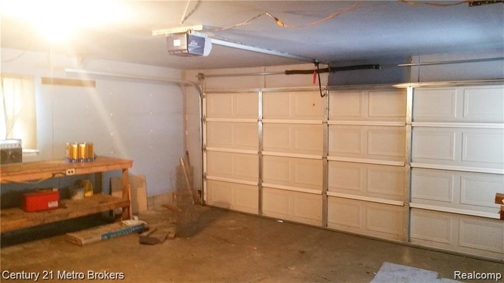 4458 South Linden Road Flint, MI 48507 - Photo 15 of 15 gar2.jpg
