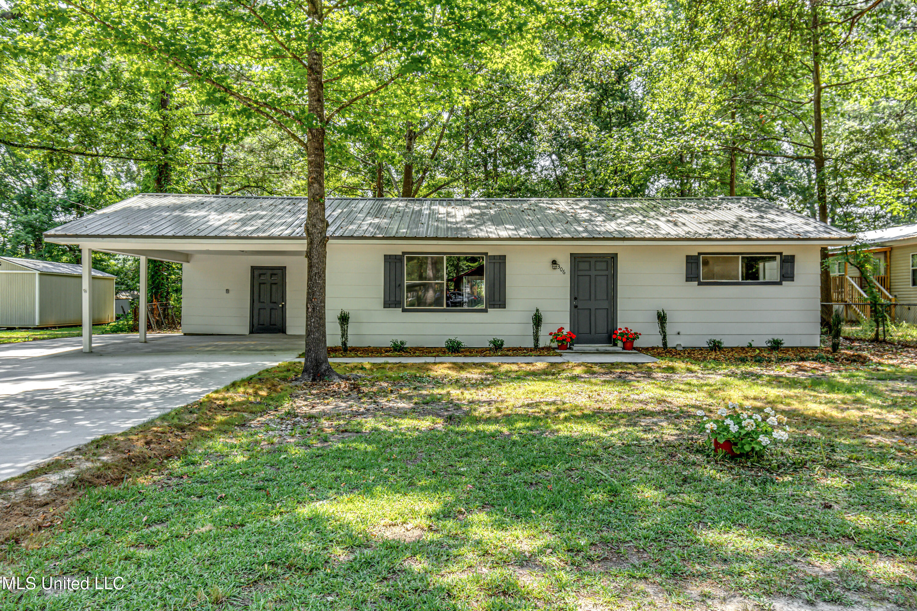 306 Lake Harbor Road--54