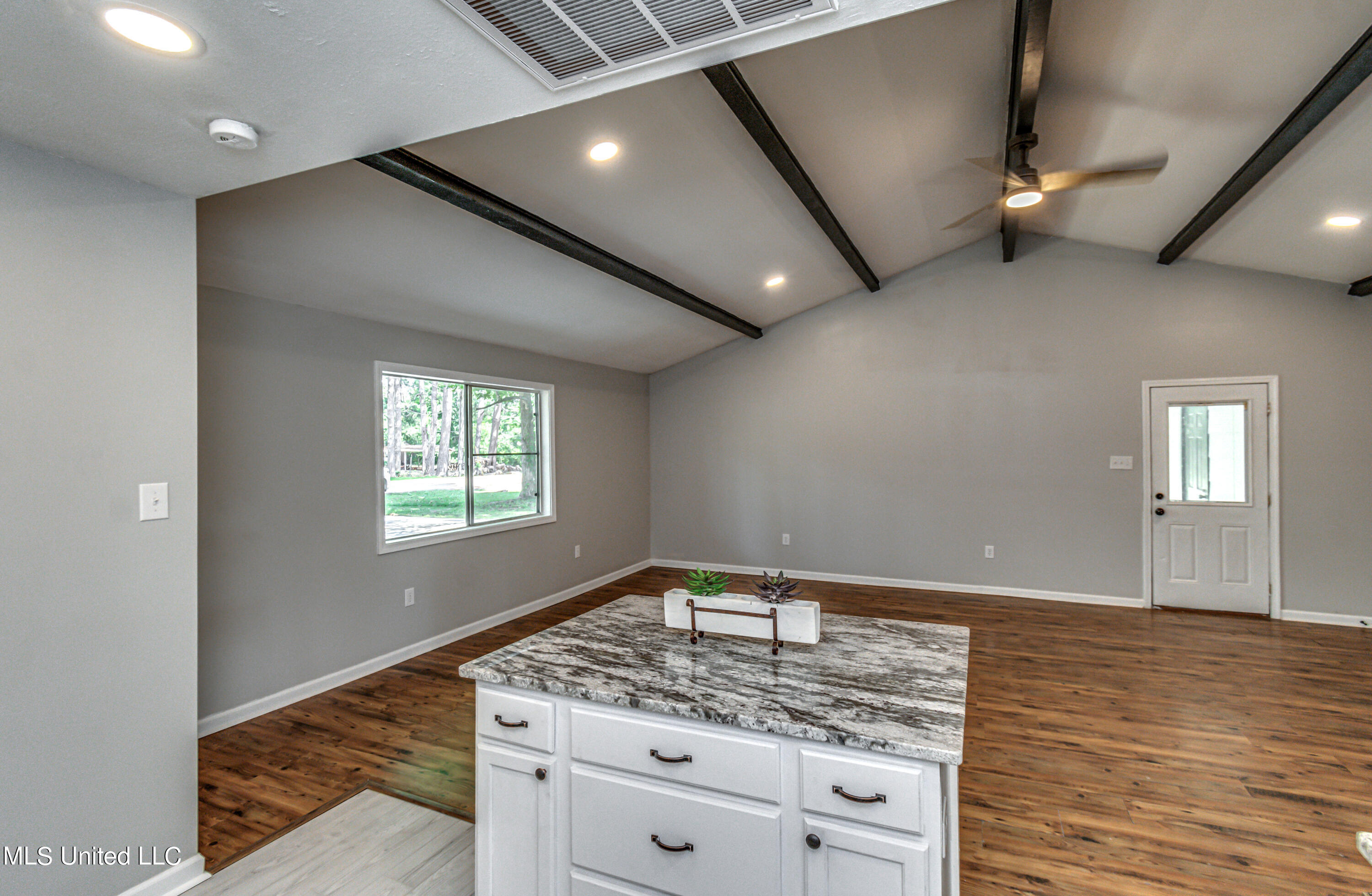 306 Lake Harbor Road Brandon, MS 39047 - Photo 14 of 54 306 Lake Harbor Road--33