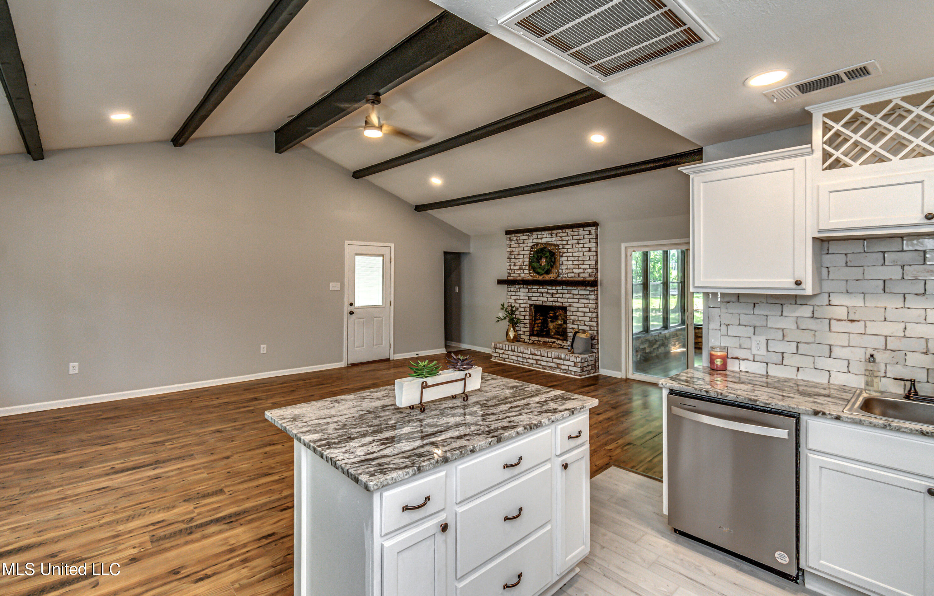 306 Lake Harbor Road Brandon, MS 39047 - Photo 15 of 54 306 Lake Harbor Road--32
