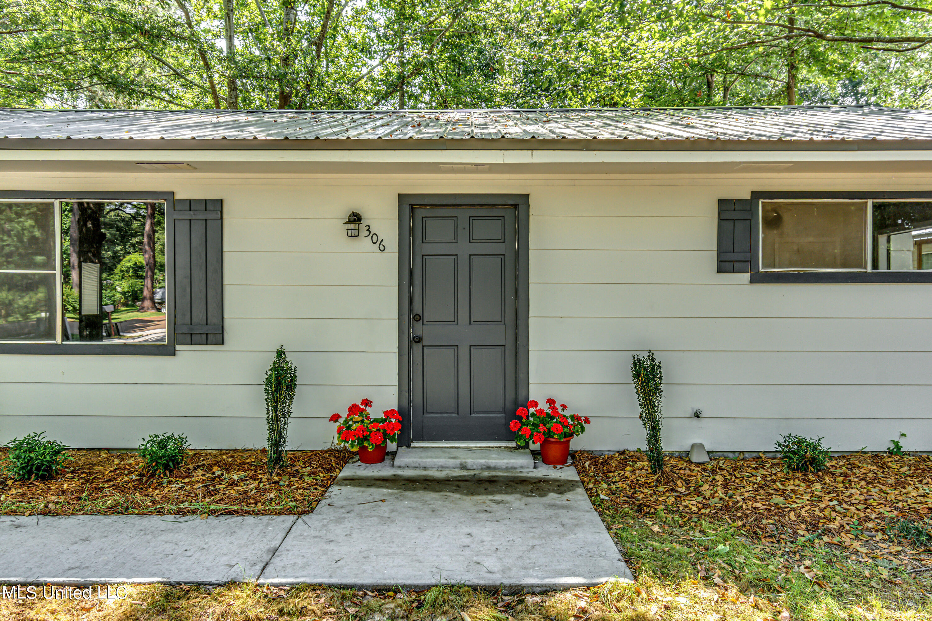 306 Lake Harbor Road--57