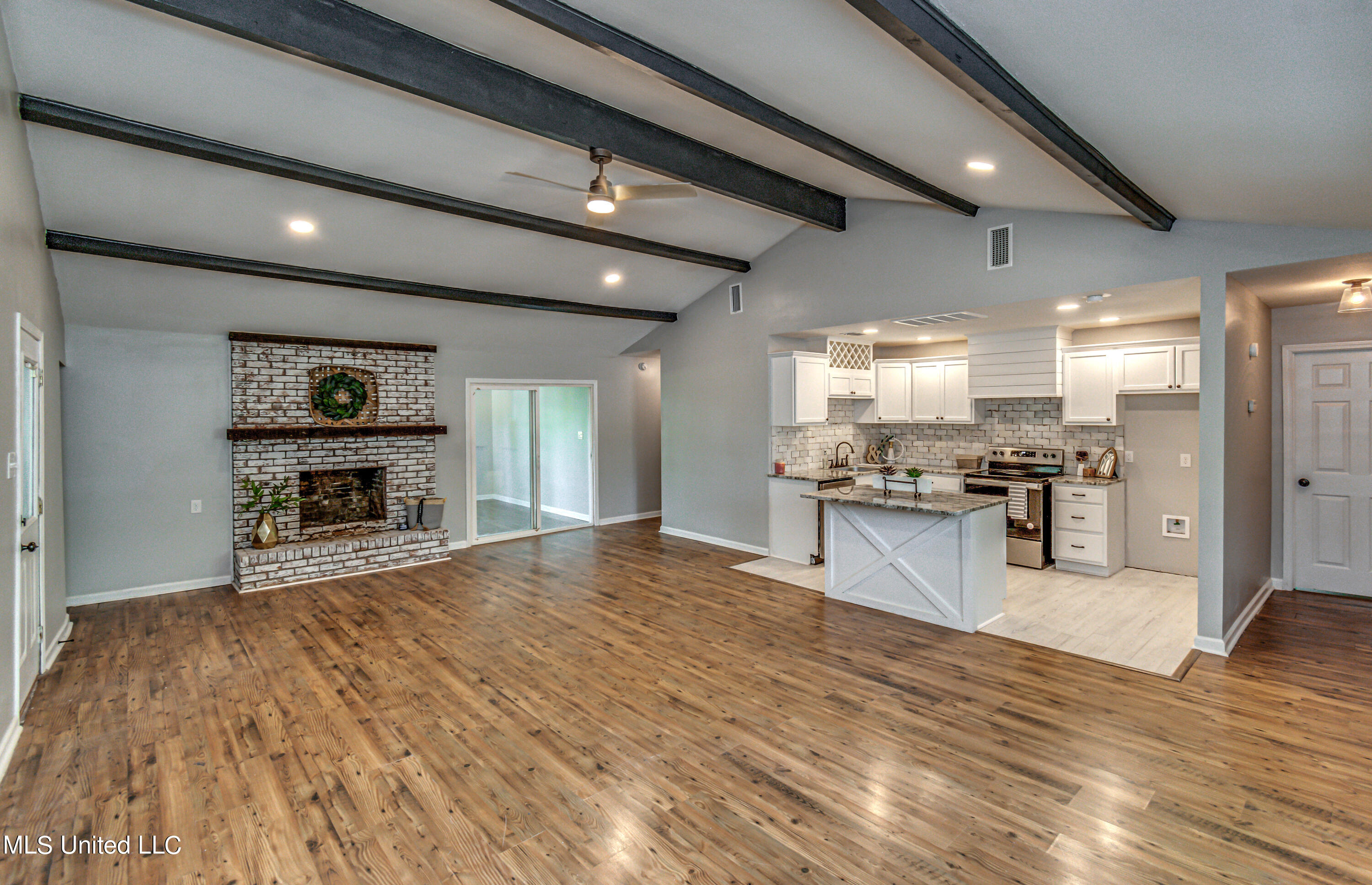 306 Lake Harbor Road Brandon, MS 39047 - Photo 8 of 54 306 Lake Harbor Road--24