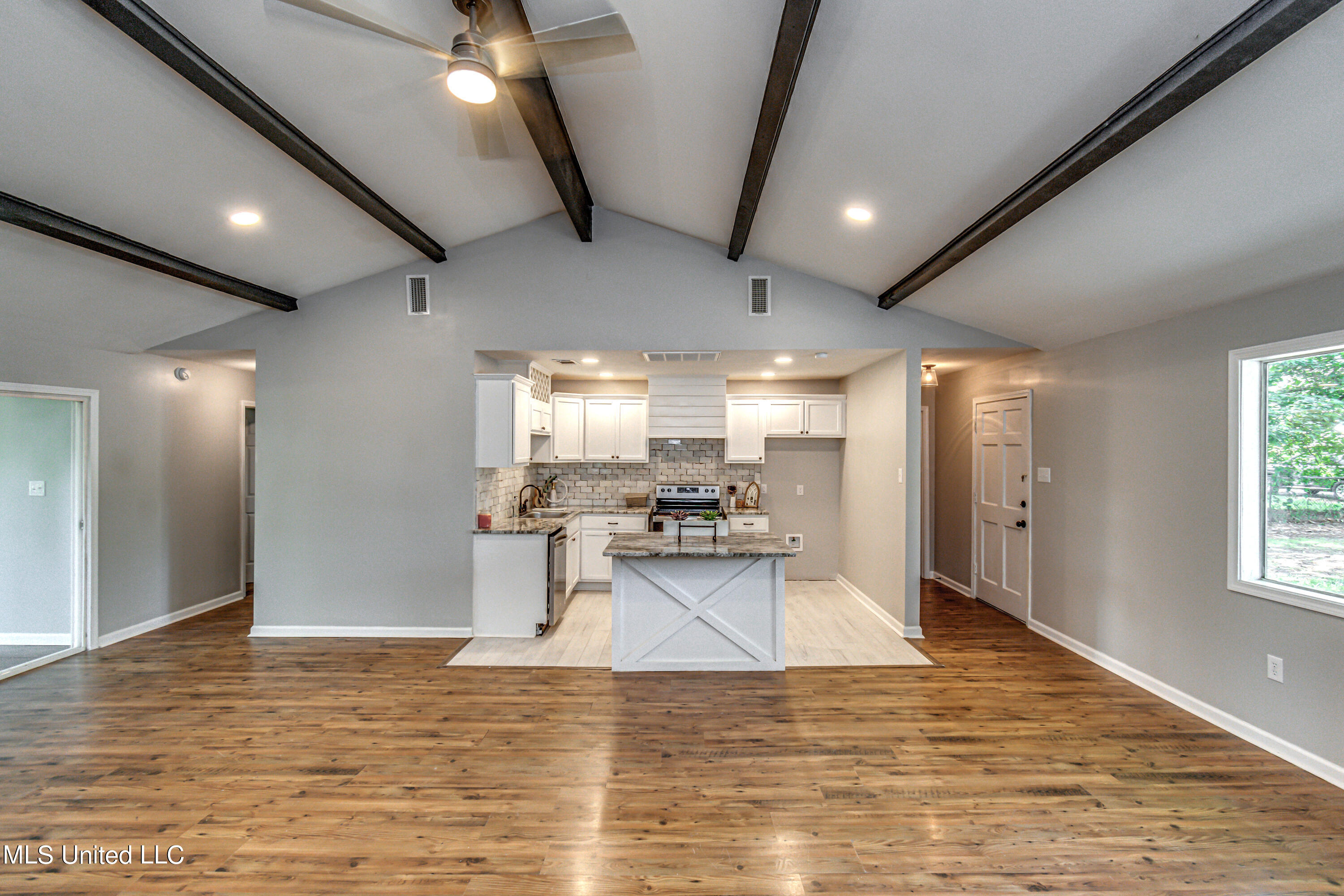 306 Lake Harbor Road Brandon, MS 39047 - Photo 10 of 54 306 Lake Harbor Road--25