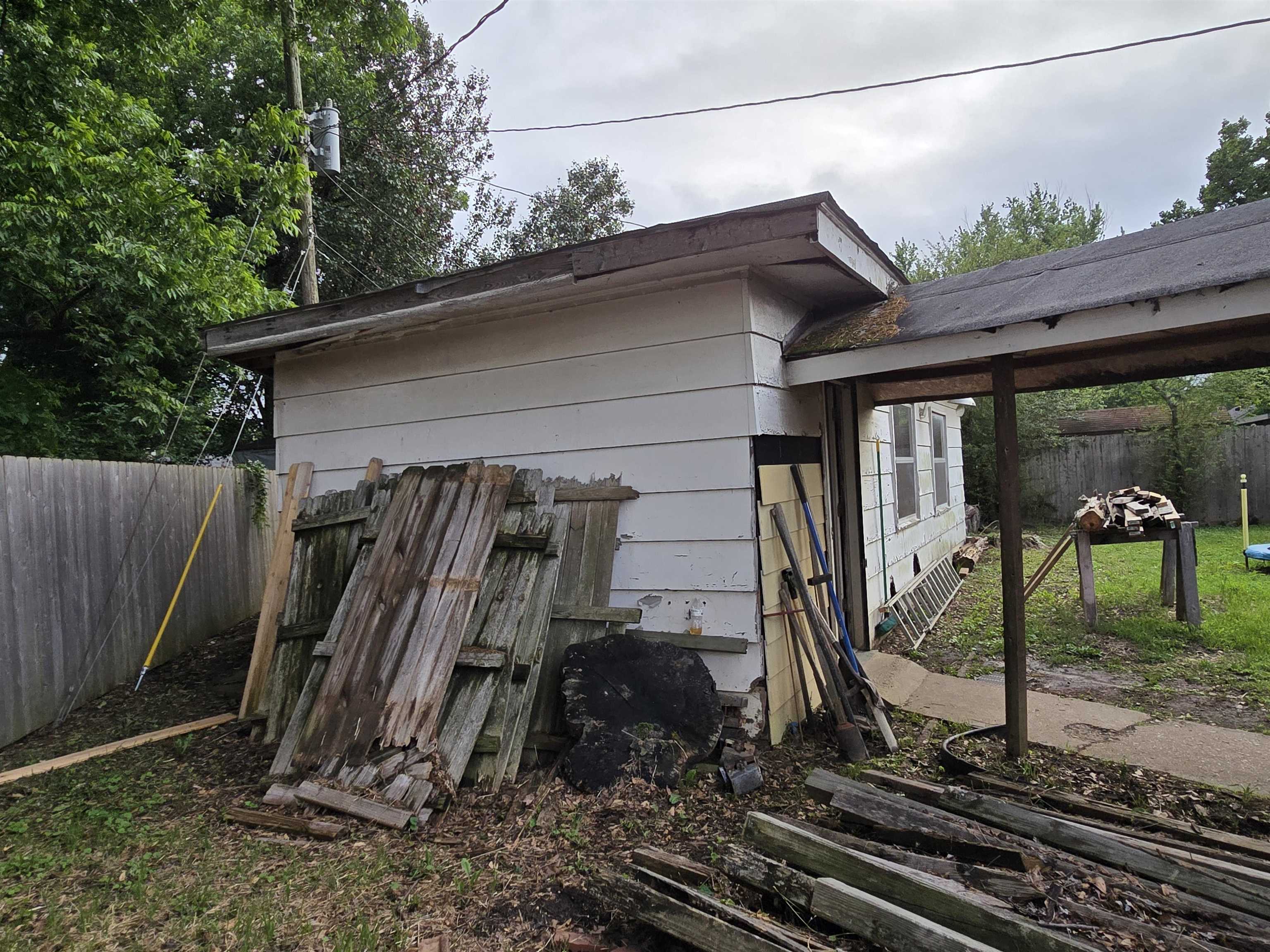 4885 Macon Road Memphis, TN 38122 - Photo 38 of 39 a view of a backyard