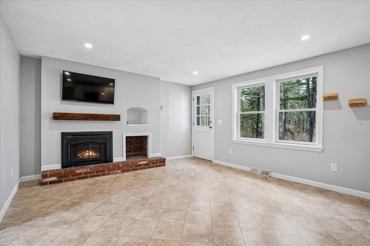 20 French Court Merrimack, NH 03054 - Photo 11 of 49