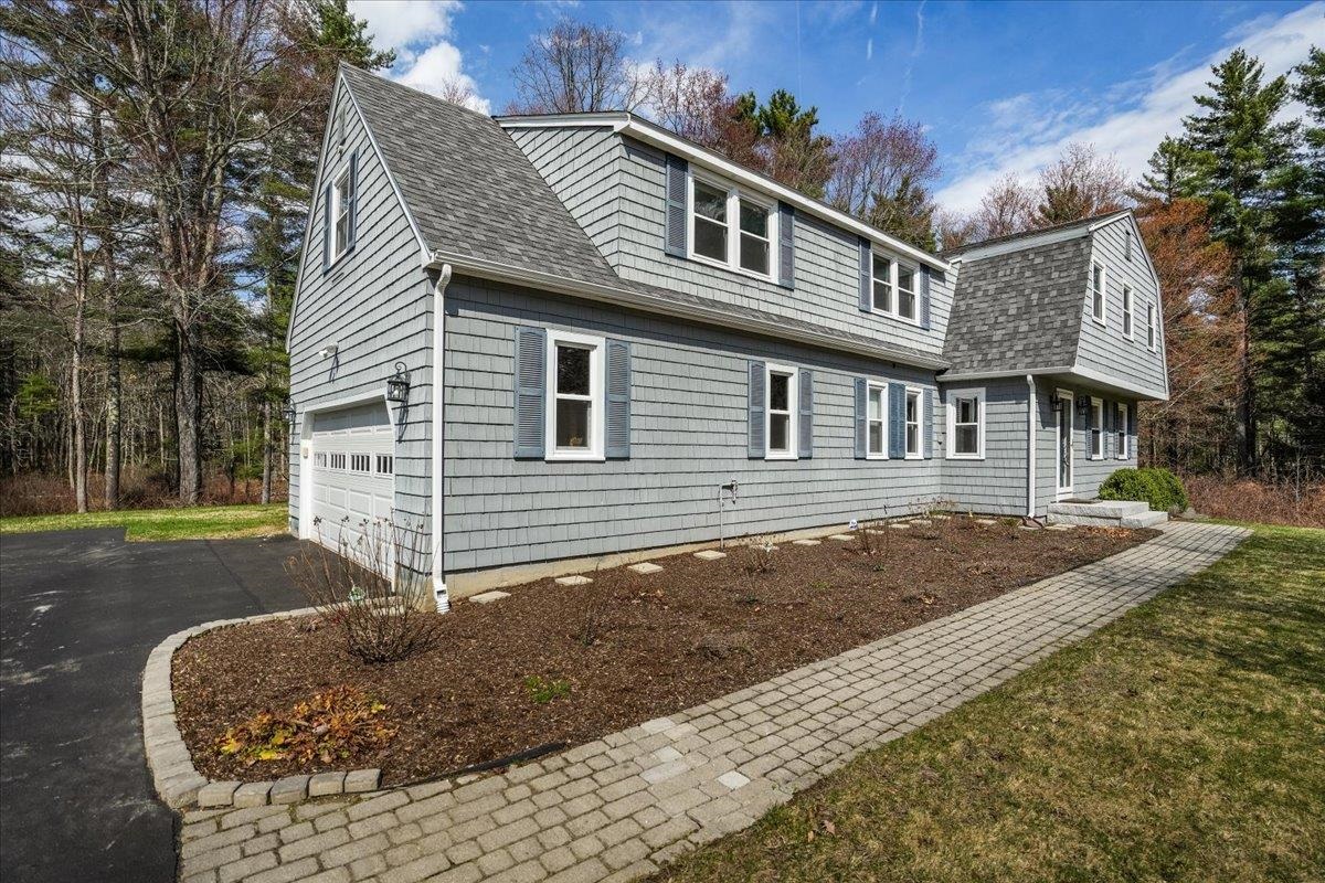 20 French Court Merrimack, NH 03054 - Photo 3 of 49