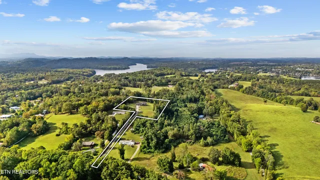 $749,999 | 818 Highway 360, Vonore, TN 37885