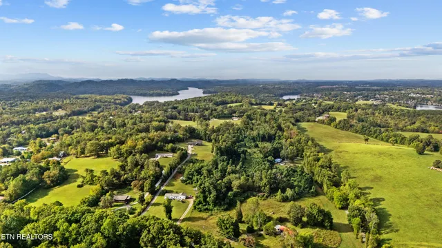 $749,999 | 818 Highway 360, Vonore, TN 37885