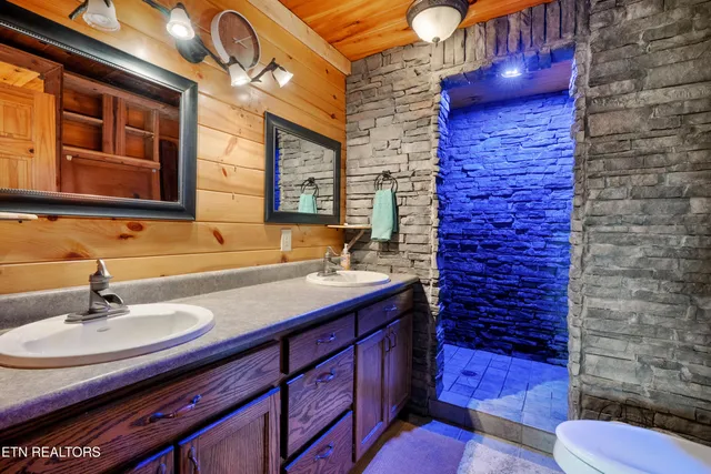 $749,999 | 818 Highway 360, Vonore, TN 37885