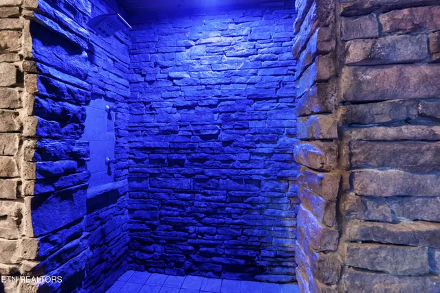 $749,999 | 818 Highway 360, Vonore, TN 37885