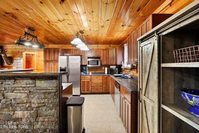 $749,999 | 818 Highway 360, Vonore, TN 37885