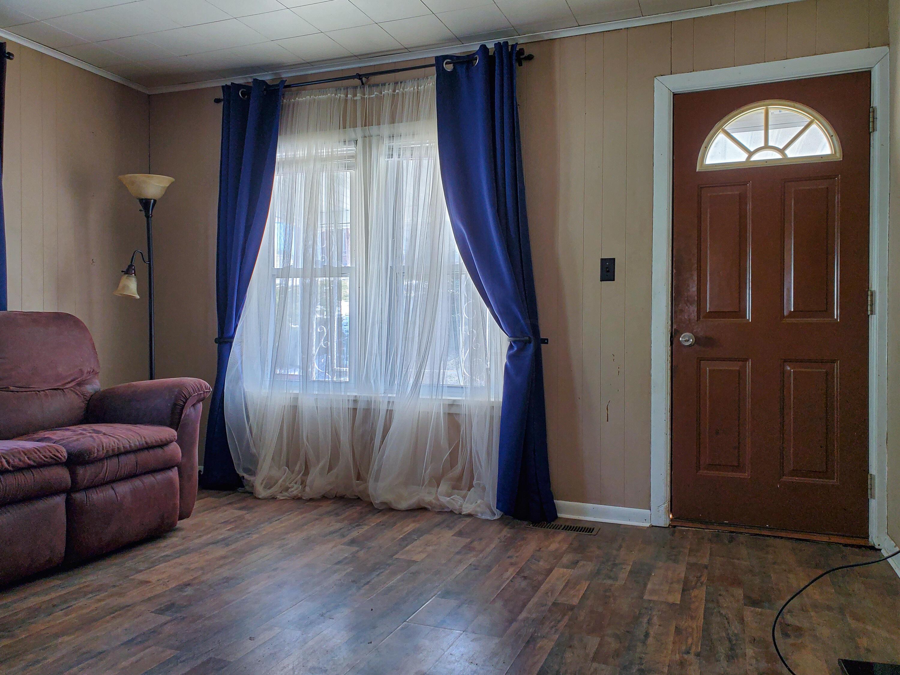 32 Chillicothe Road Gallipolis, OH 45631 - Photo 3 of 16 Living Room