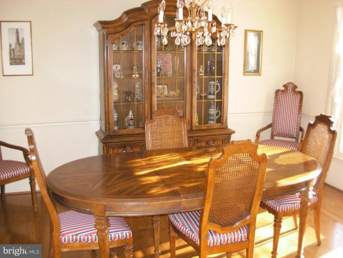 8123 Viola Street Springfield, VA 22152 - Photo 6 of 20 Dining Room