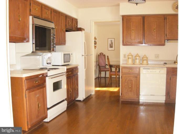 8123 Viola Street Springfield, VA 22152 - Photo 9 of 20 Kitchen #3