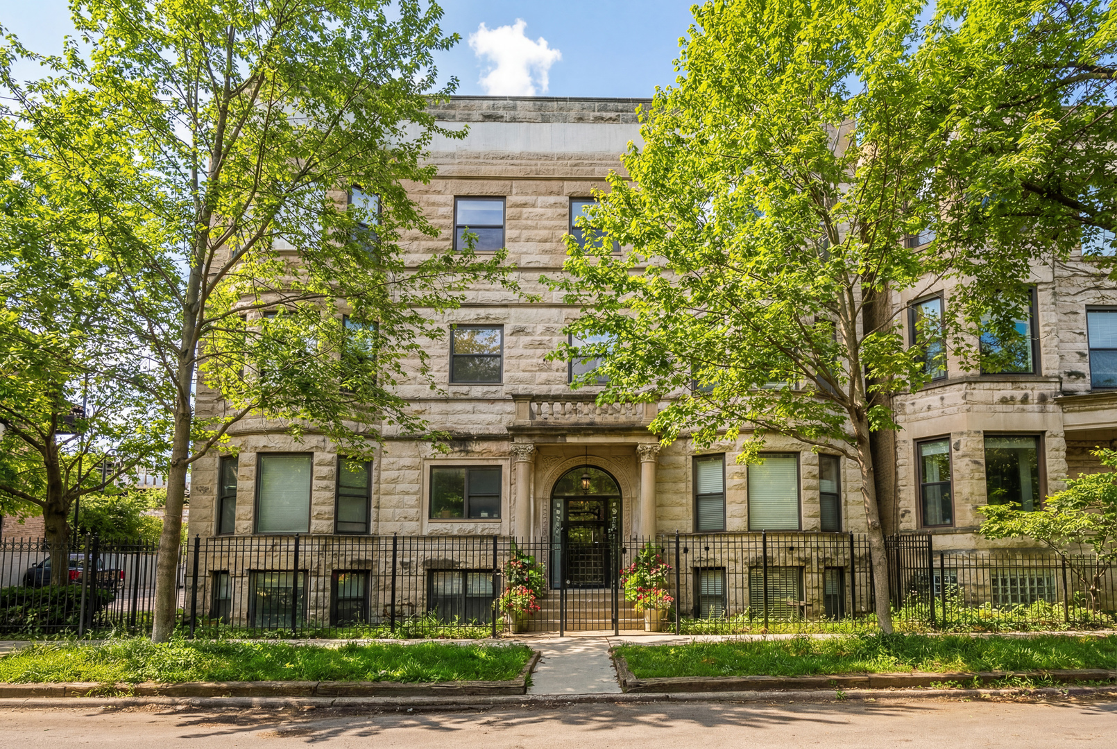 4038 North Kenmore Avenue, Unit 3 Chicago, IL 60613 - Photo 1 of 13