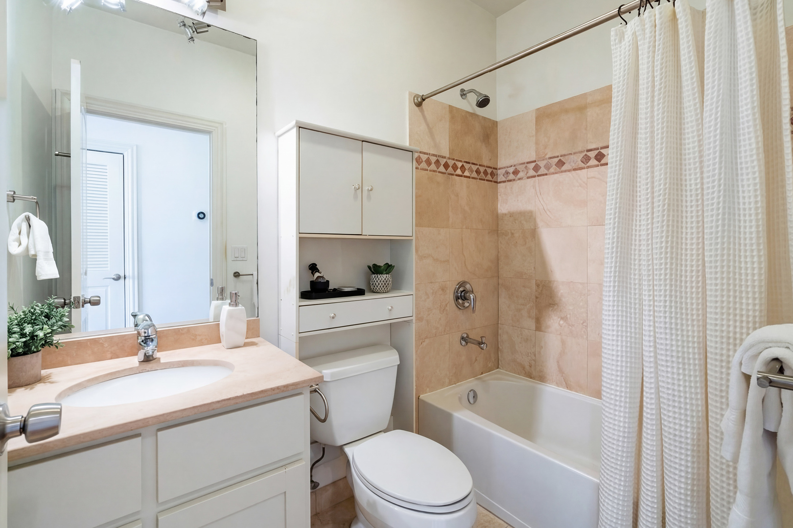4038 North Kenmore Avenue, Unit 3 Chicago, IL 60613 - Photo 11 of 13