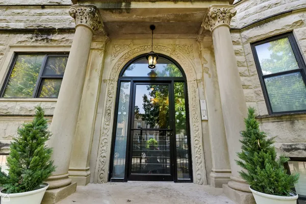 $499,000 | 4038 North Kenmore Avenue, Unit 3, Chicago, IL 60613