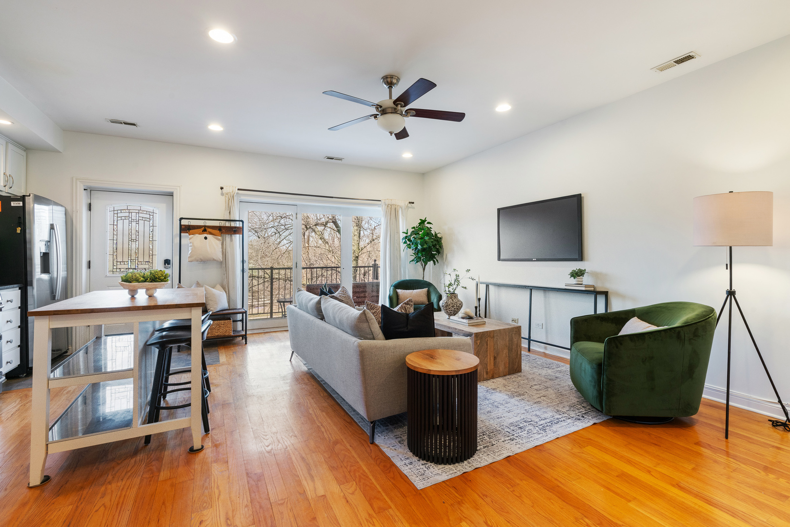 4038 North Kenmore Avenue, Unit 3 Chicago, IL 60613 - Photo 3 of 13