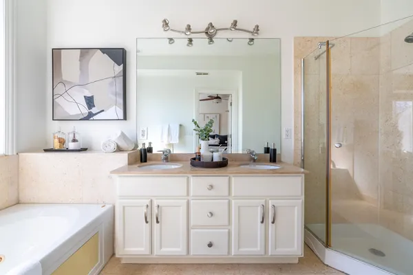 $499,000 | 4038 North Kenmore Avenue, Unit 3, Chicago, IL 60613