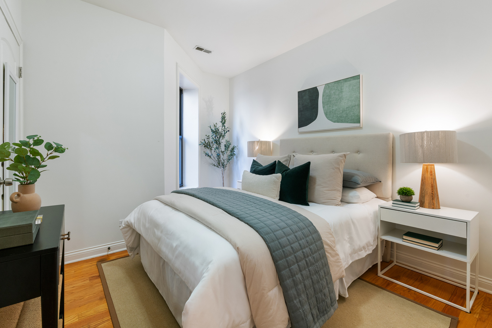 4038 North Kenmore Avenue, Unit 3 Chicago, IL 60613 - Photo 10 of 13