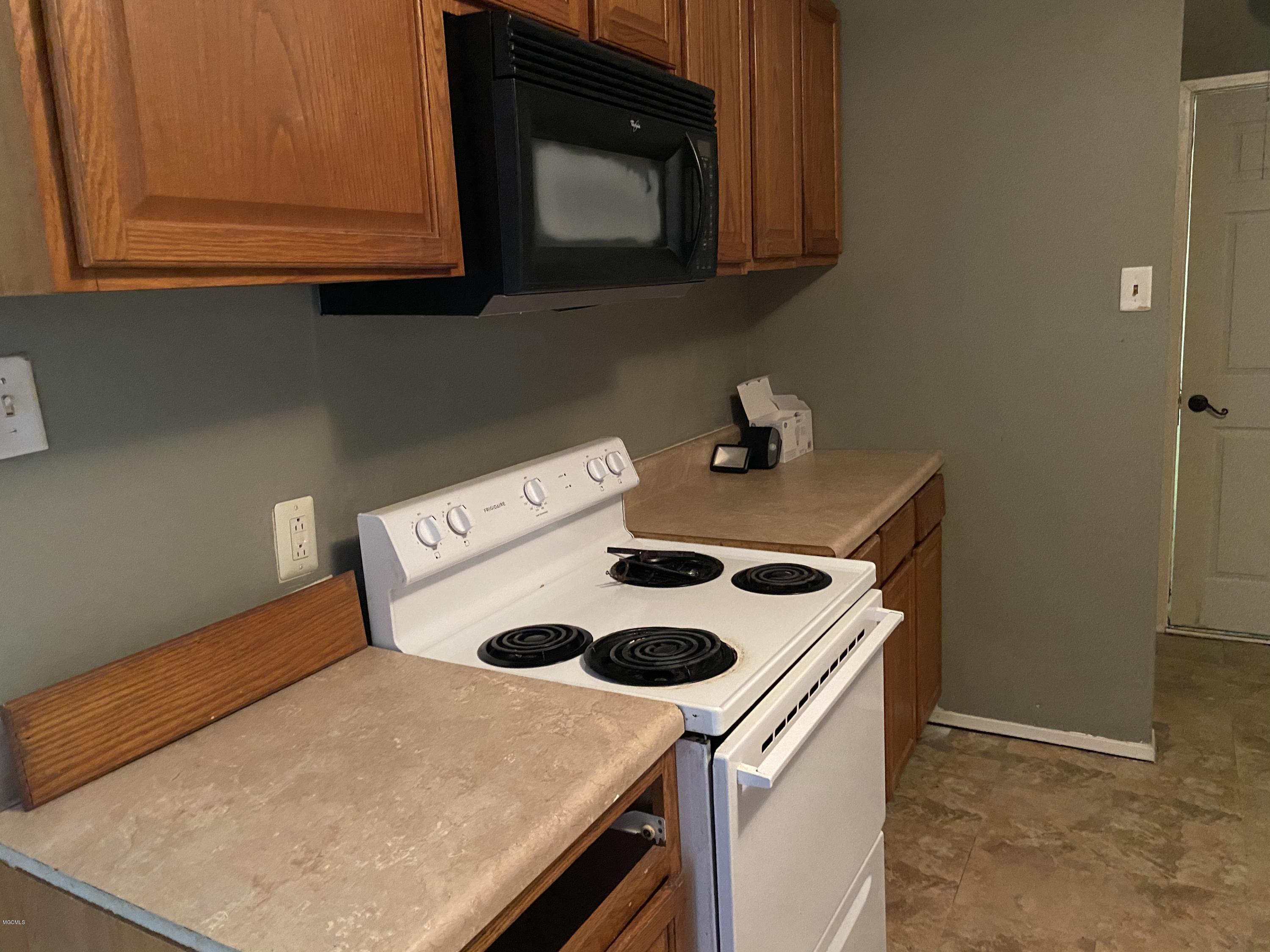 5507 Billy Street Moss Point, MS 39563 - Photo 4 of 16 3DD6F708-5FF7-454E-BC09-19E9B6C508CD
