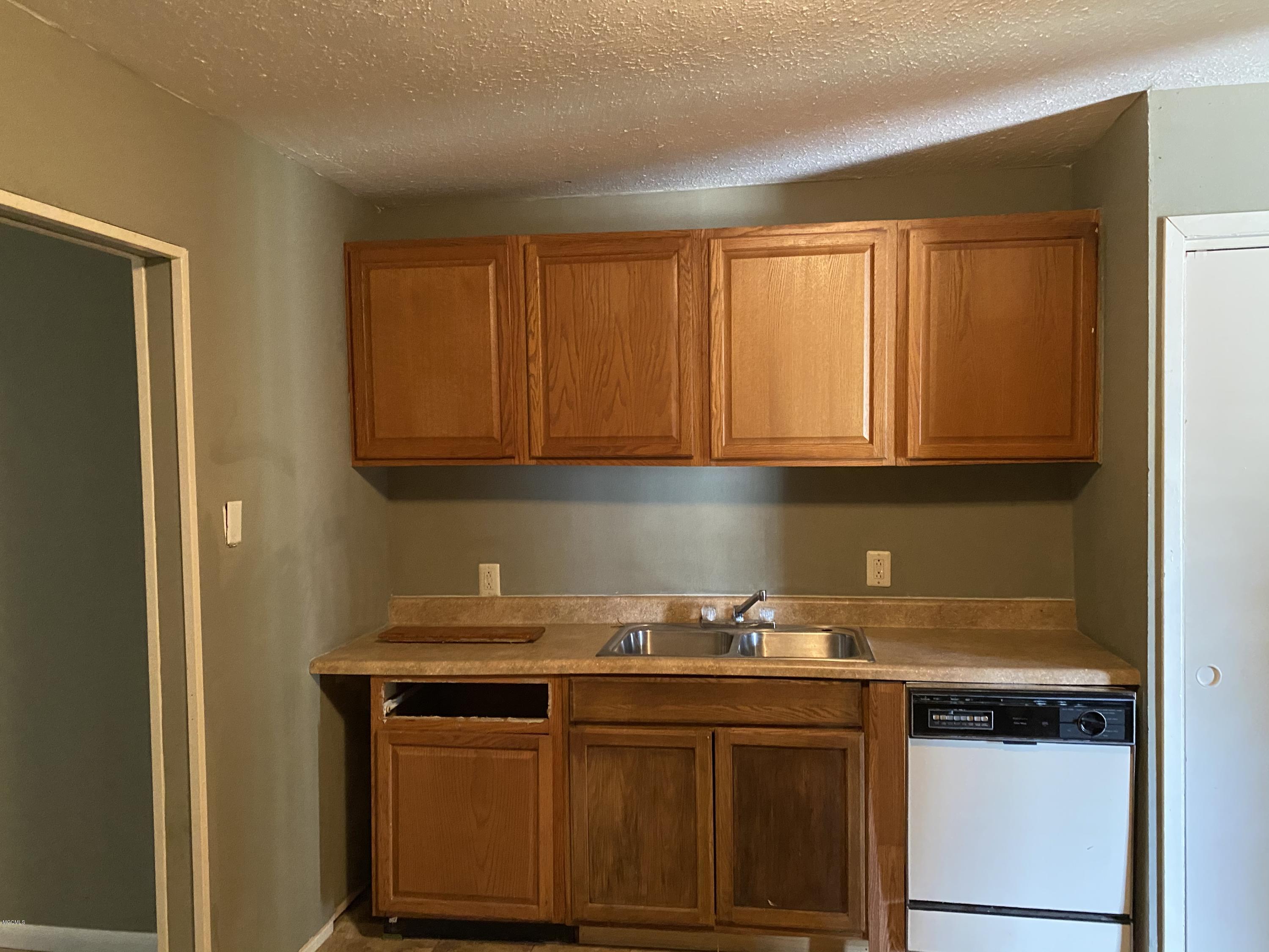 5507 Billy Street Moss Point, MS 39563 - Photo 6 of 16 956AC654-DE56-4A0C-B8C8-F60EB6D4F616