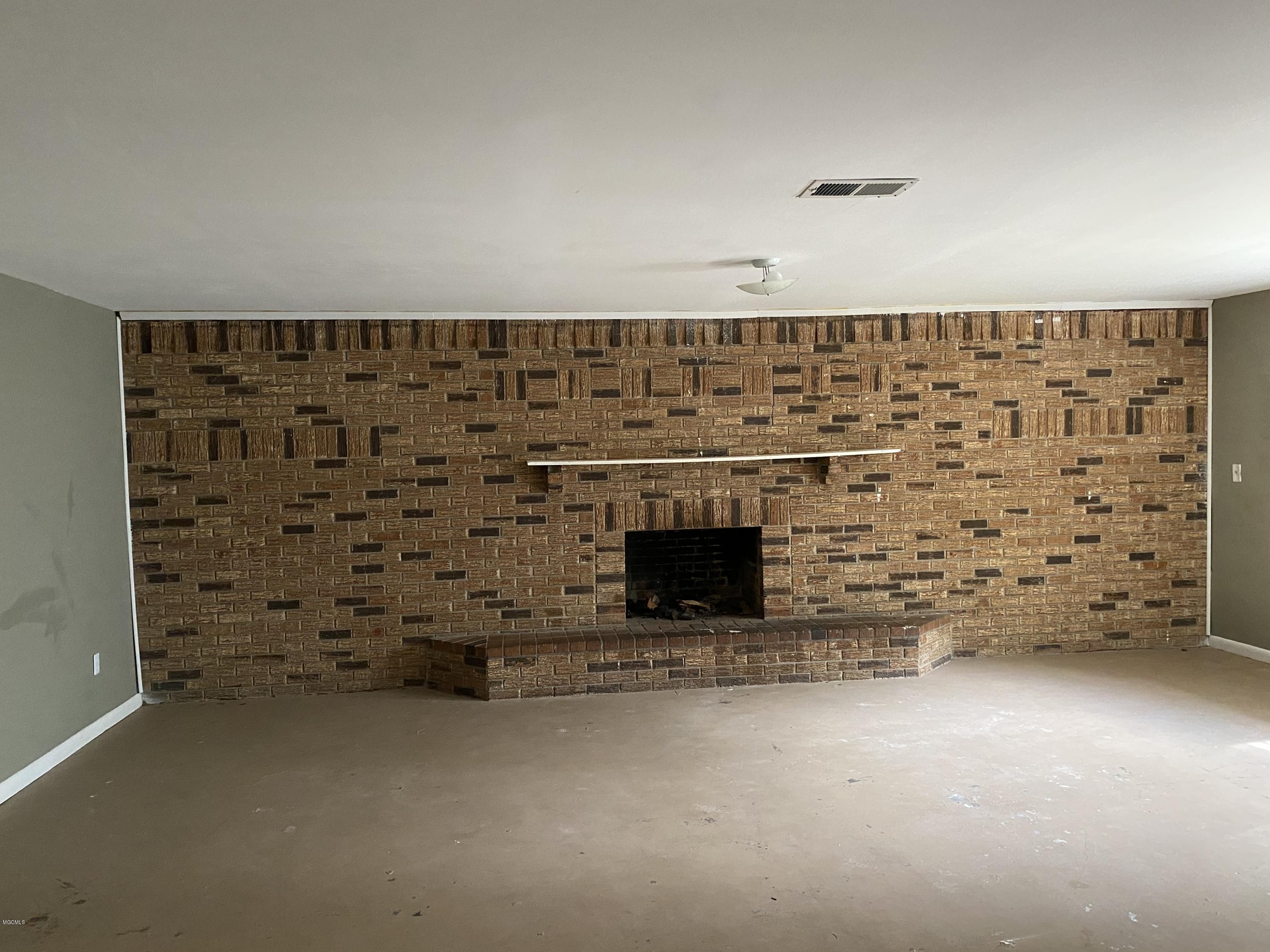 5507 Billy Street Moss Point, MS 39563 - Photo 8 of 16 CB80F60E-EFB2-4E2D-8650-5B9E34EF596D