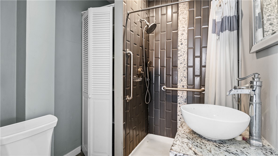 137 Colonial Avenue Cranston, RI 02910 - Photo 11 of 28