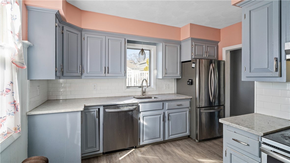 137 Colonial Avenue Cranston, RI 02910 - Photo 13 of 28