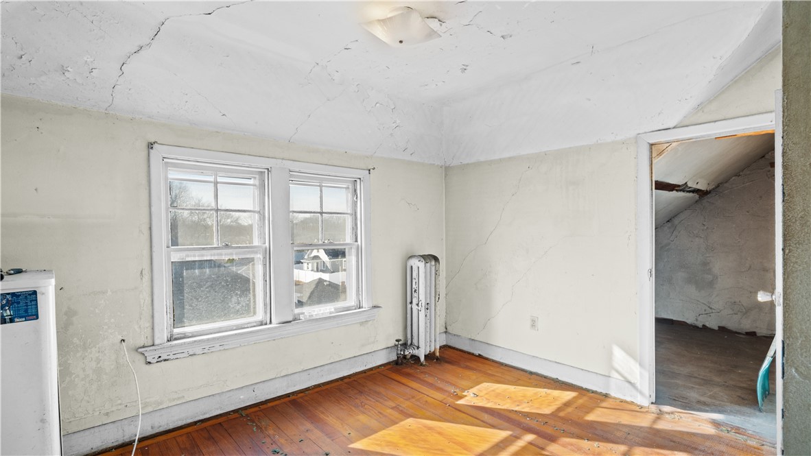 137 Colonial Avenue Cranston, RI 02910 - Photo 17 of 28