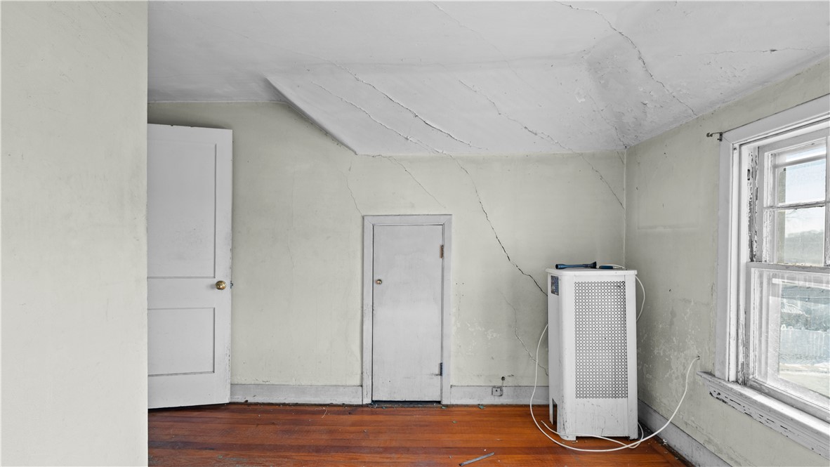 137 Colonial Avenue Cranston, RI 02910 - Photo 18 of 28