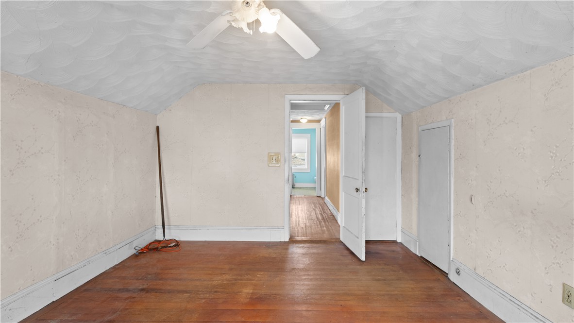 137 Colonial Avenue Cranston, RI 02910 - Photo 19 of 28