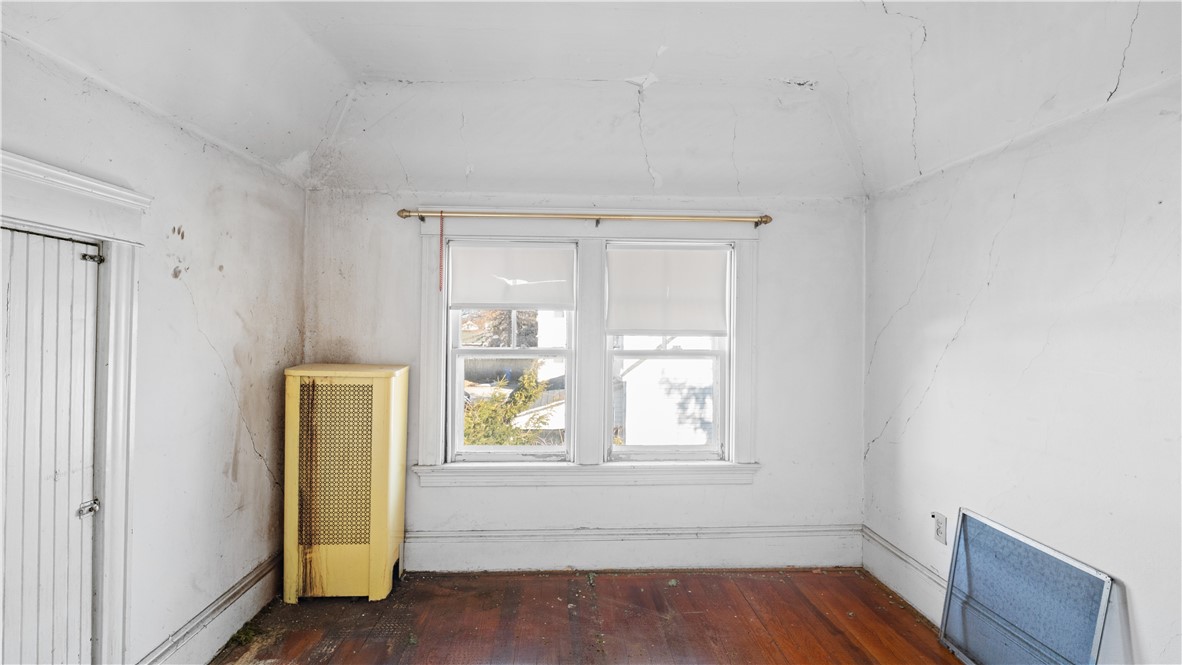 137 Colonial Avenue Cranston, RI 02910 - Photo 22 of 28