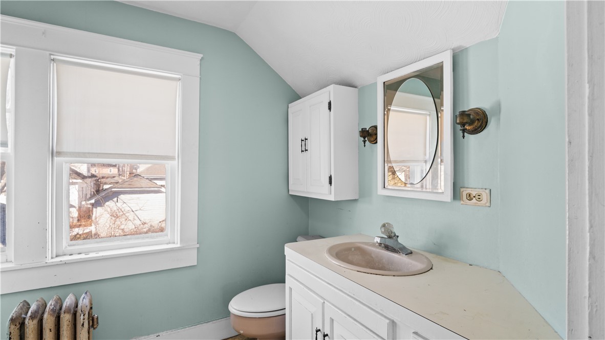 137 Colonial Avenue Cranston, RI 02910 - Photo 23 of 28