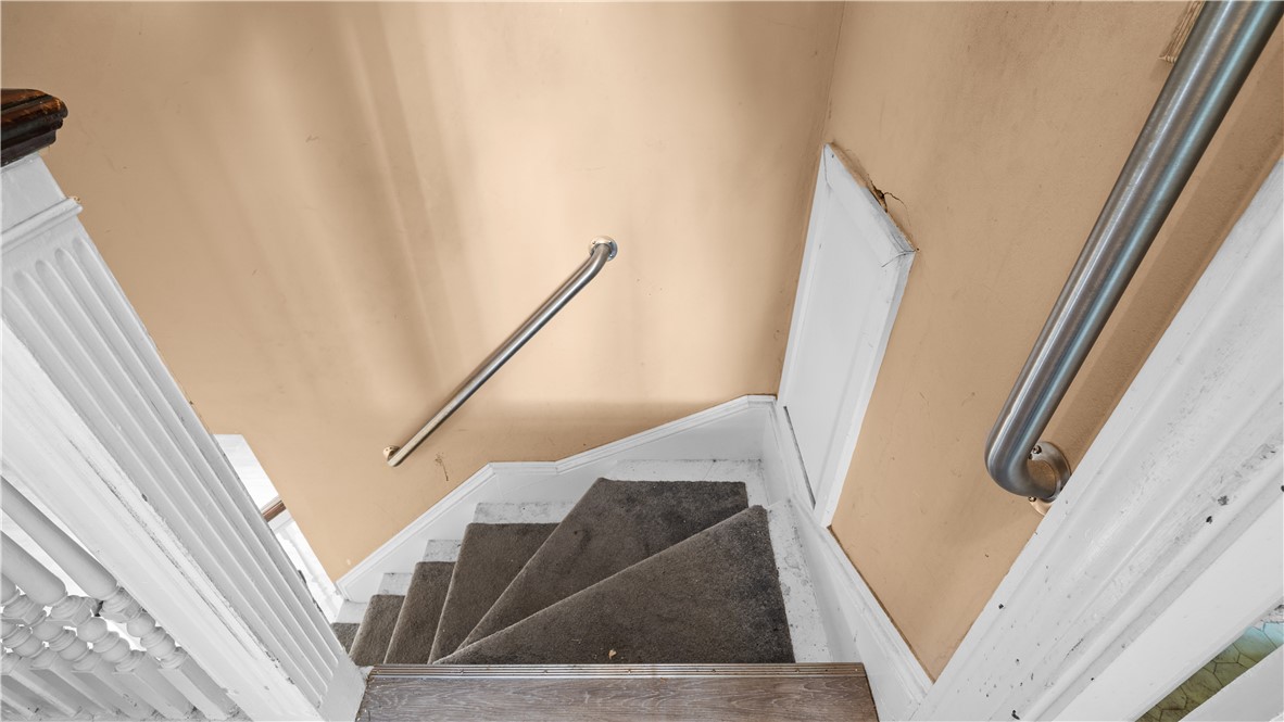 137 Colonial Avenue Cranston, RI 02910 - Photo 25 of 28