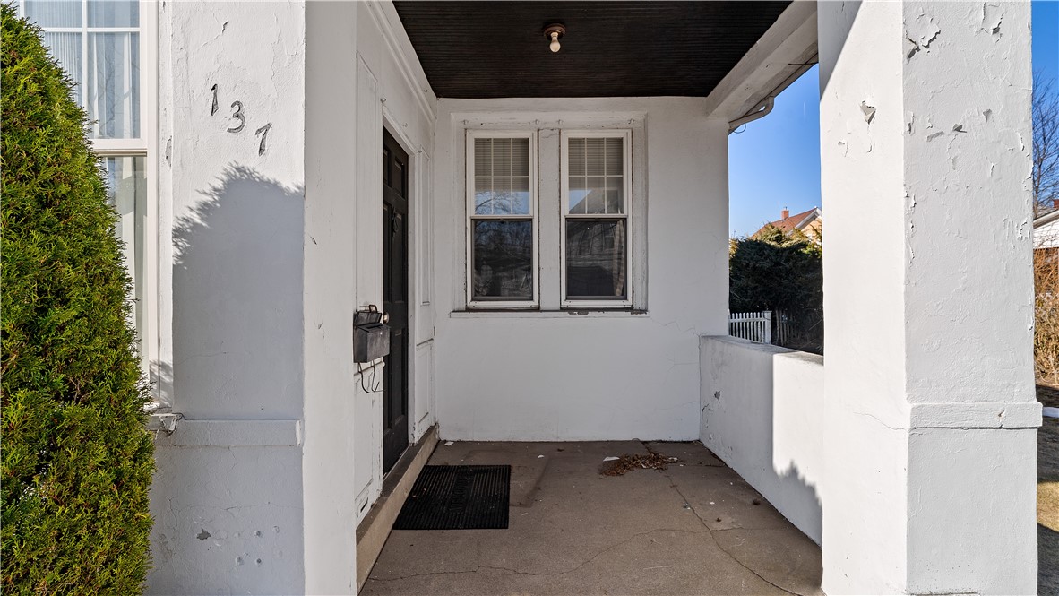 137 Colonial Avenue Cranston, RI 02910 - Photo 3 of 28