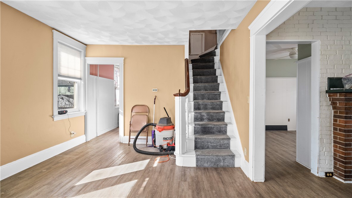 137 Colonial Avenue Cranston, RI 02910 - Photo 5 of 28