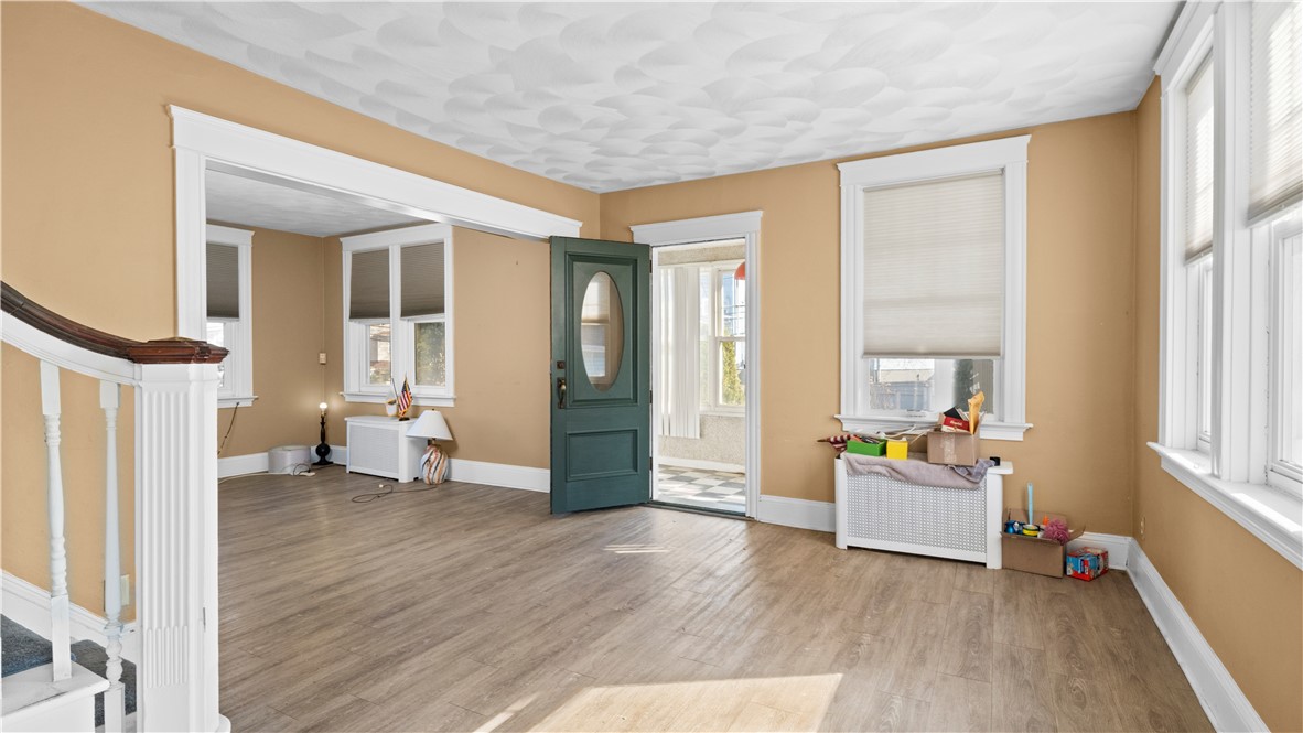 137 Colonial Avenue Cranston, RI 02910 - Photo 6 of 28