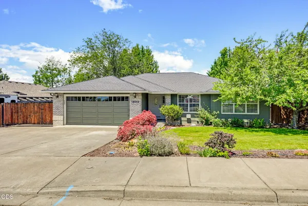 $489,900 | 1830 Canyon Avenue, Medford, OR 97504