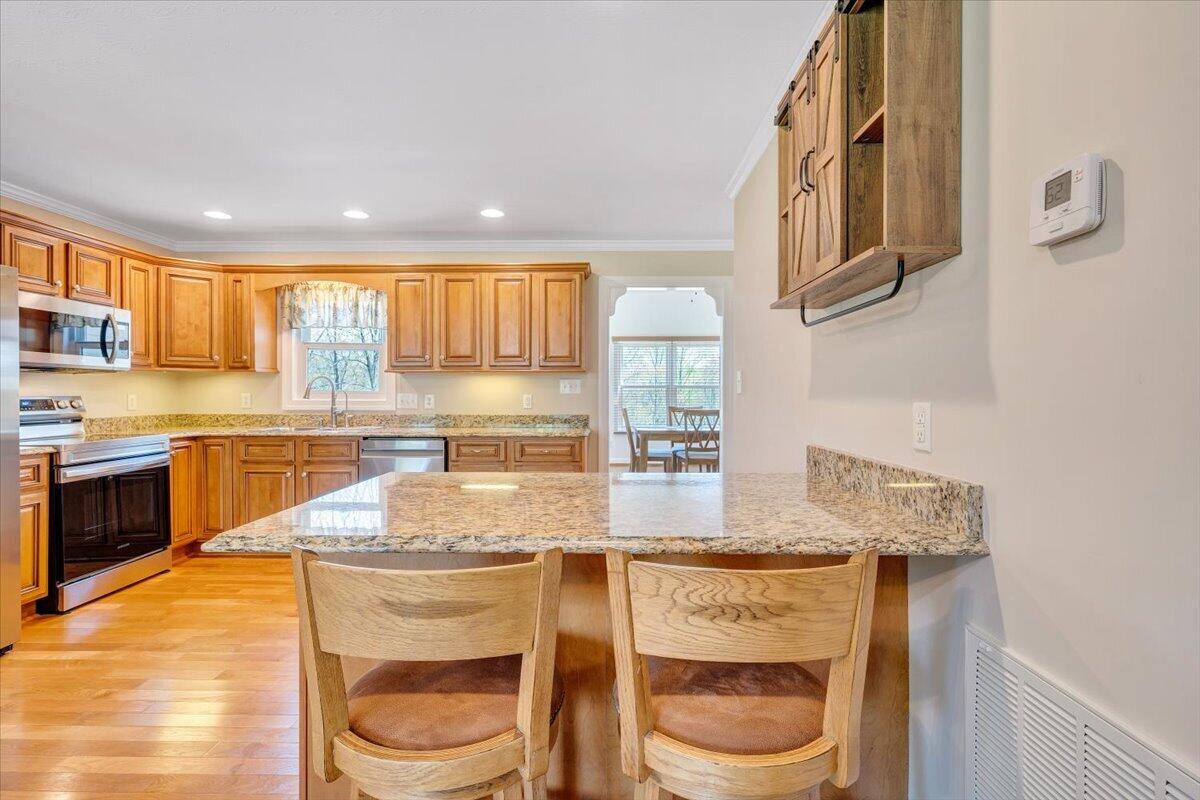 462 Gilford Road Wirtz, VA 24184 - Photo 9 of 53 Breakfast Bar