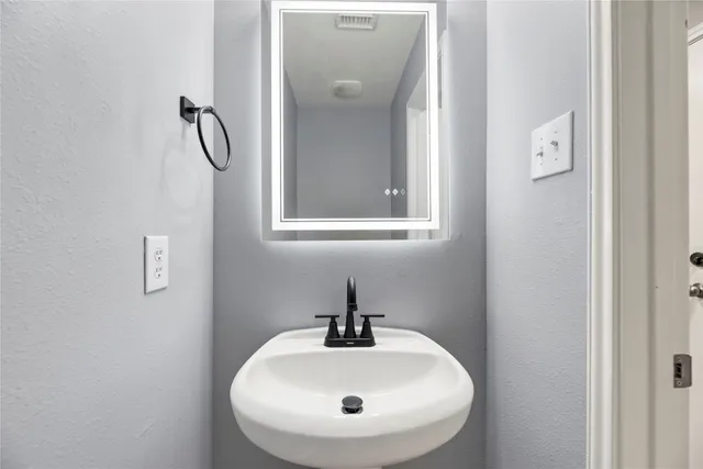 $2,200 | 10902 Tobar Falls Circle, Houston, TX 77064