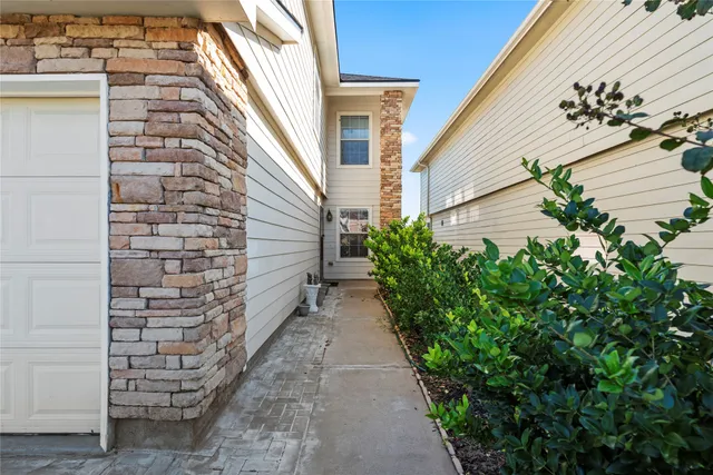 $2,200 | 10902 Tobar Falls Circle, Houston, TX 77064