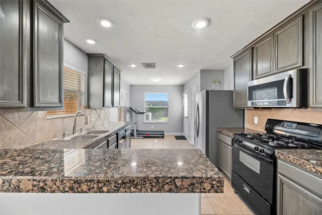 $2,200 | 10902 Tobar Falls Circle, Houston, TX 77064