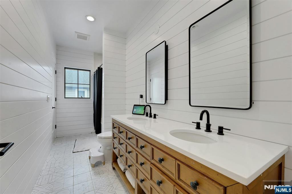 58 Spring Avenue Bergenfield, NJ 07621 - Photo 33 of 44