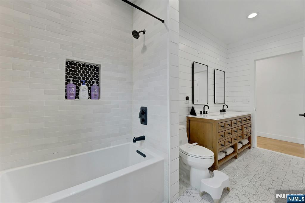 58 Spring Avenue Bergenfield, NJ 07621 - Photo 34 of 44