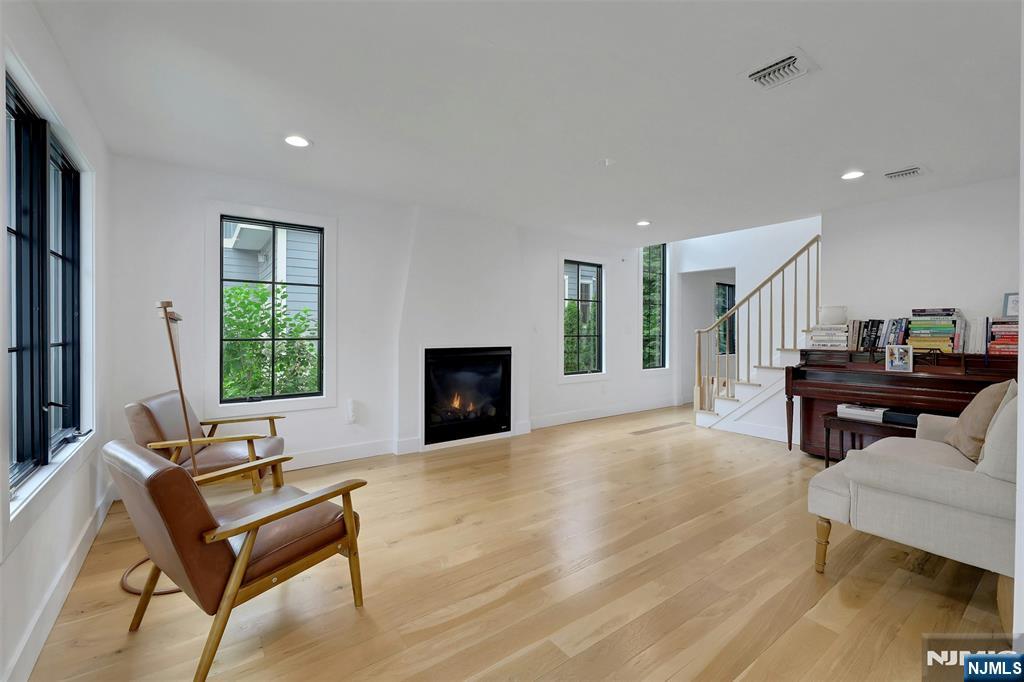 58 Spring Avenue Bergenfield, NJ 07621 - Photo 4 of 44