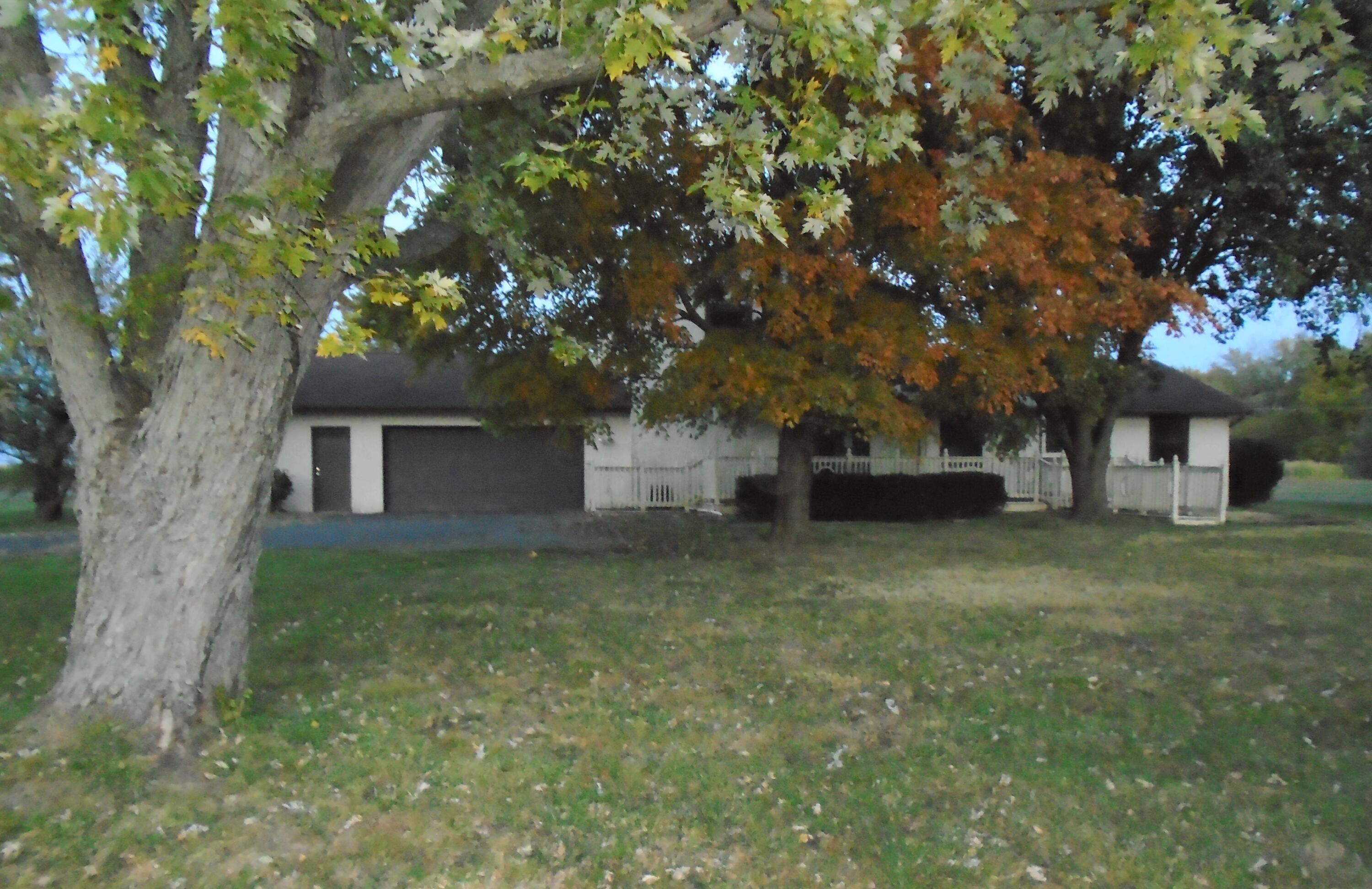 12705 Commercial Point Road Ashville, OH 43103 - Photo 5 of 28 Yard
